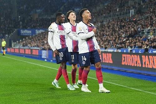 باريس يقلب تأخره لفوز مثير أمام ستراسبورج في الدوري الفرنسي