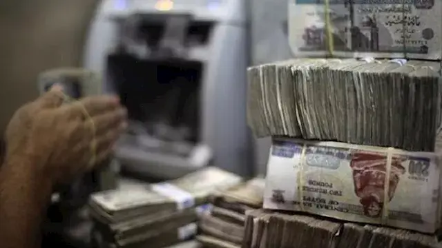 فلوس بدل السلعة.. كيف تحاصر ال...