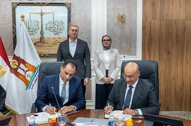 وزير البترول يشهد توقيع بروتوك...