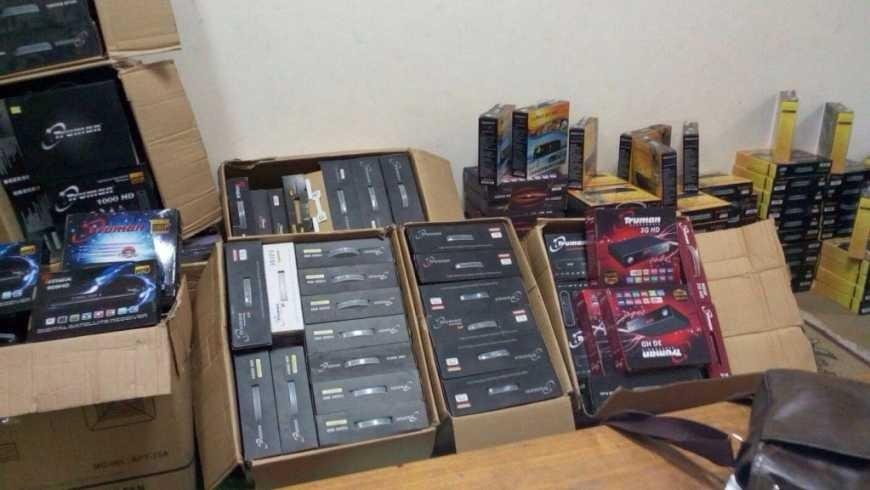 ضبط مالك محل بالجيزة لبيعه أجهزة ريسيفر لفك شفرات القنوات الفضائية