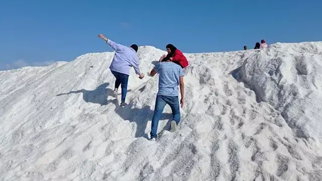 هل يحسن المشي على الملح جودة النوم ويخفف التوتر؟