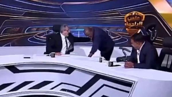 بسبب الأهلي .. ربيع ياسين ينسحب من الاستديو على الهواء بعد مُشادة مع أسامة حسن | شاهد
