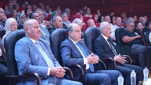 "لاب توب" لكل طالب.. محافظ الم...