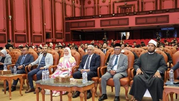 إقامة كريمة.. رئيس جامعة الأزهر: ندعم طلاب إندونيسيا في مسيرة تعليمهم .. صور