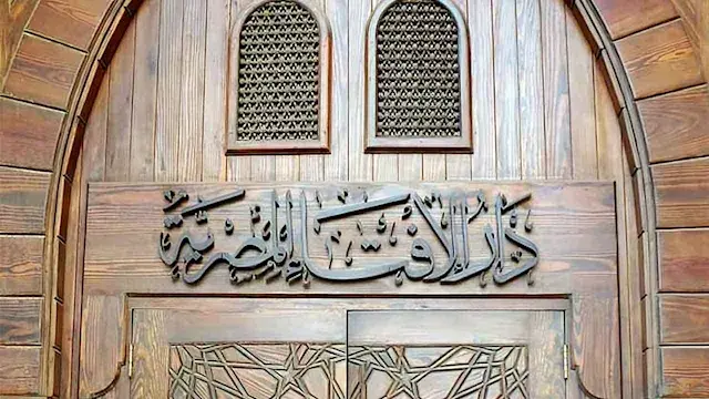 هل تصح الصلاة داخل السيارة؟.. دار الإفتاء توضح الحكم والضوابط