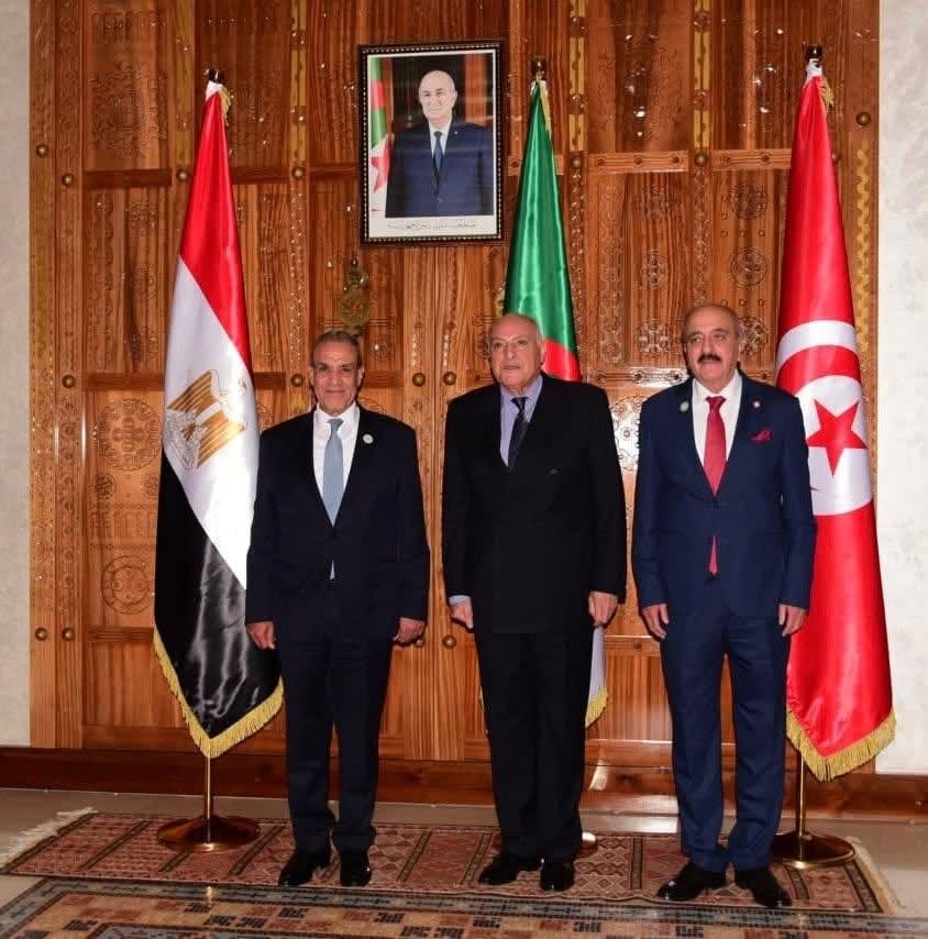 ما هي نتائح الاجتماع الوزاري لآلية دول الجوار الثلاثية حول ليبيا؟