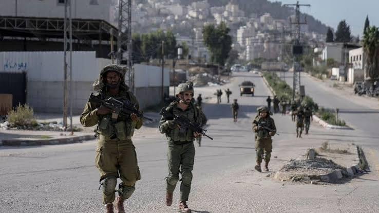 جيش الاحتلال يعلن تحييد شخص حاول تنفيذ عملية دهس استهدفت جنودا في الضفة الغربية