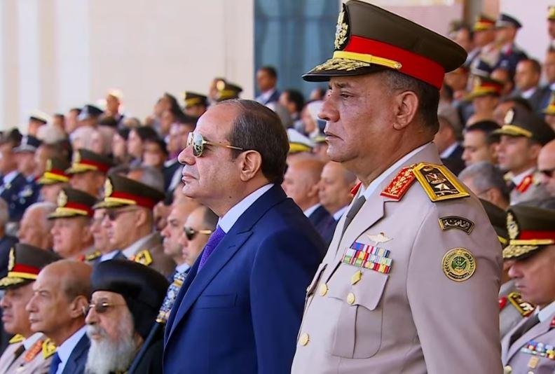 الرئيس السيسي يأذن ببدء العرض العسكري ضمن حفل تخريج الدفعة الأولى من الأكاديمية العسكرية