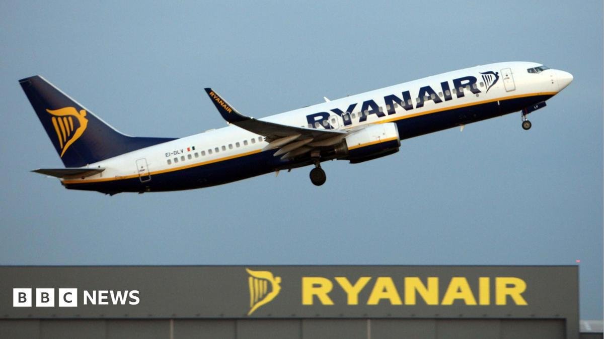 Engine parts smashed Ryanair w...
