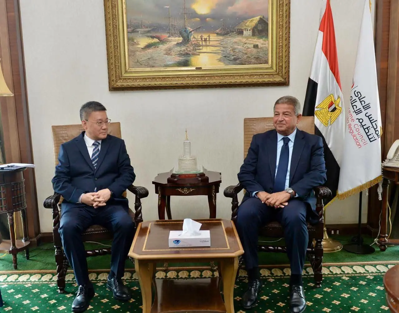رئيس الأعلى للإعلام ونائب رئيس الهيئة الوطنية الصينية للإذاعة والتلفزيون يبحثان تعزيز التعاون