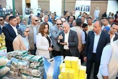 وزيرة التنمية المحلية ومحافظ الوادي الجديد تتفقدان فعاليات مبادرة خفض أسعار السلع بالداخلة