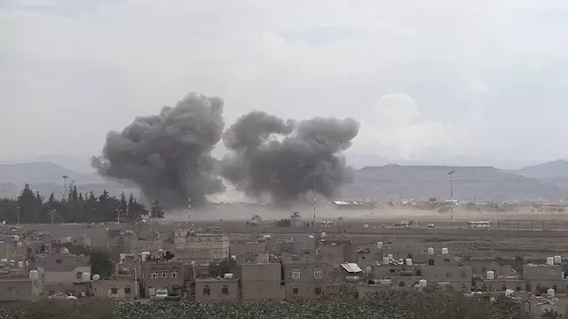 غارات جوية مكثفة تستهدف مواقع حوثية غربي تعز