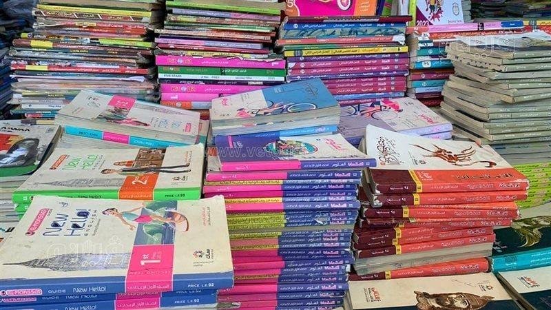 ضبط 8 آﻻف كتاب خارجي مطبوع دون تصريح في مكتبة بالأزبكية