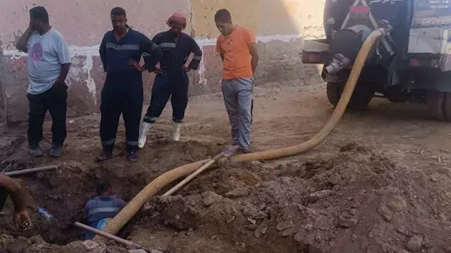 كسر مفاجئ بخط مياه يقطع الخدمة...