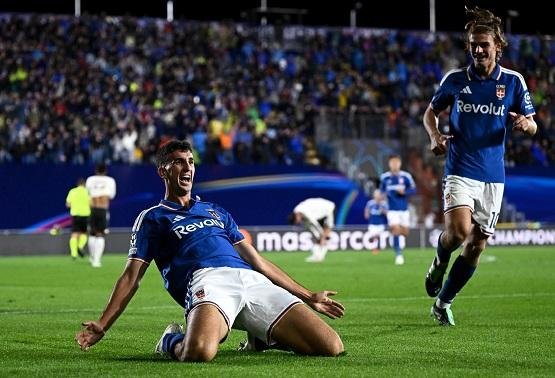 كومو يسحق مانشستر يونايتد برباعية في دوري الأبطال