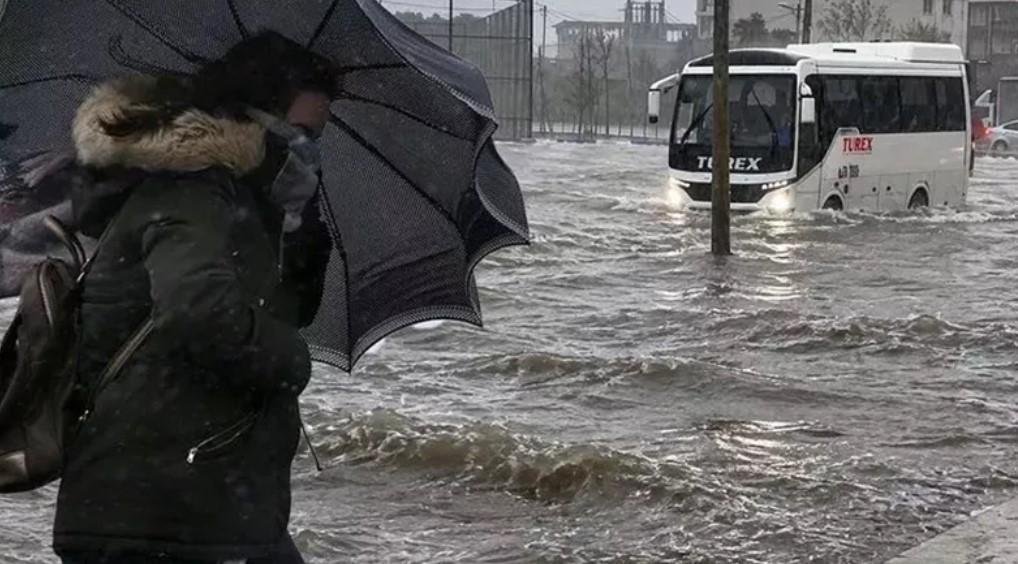 مخاوف من فيضانات جديدة في إسطنبول مع اقتراب موجة من الأمطار الغزيرة