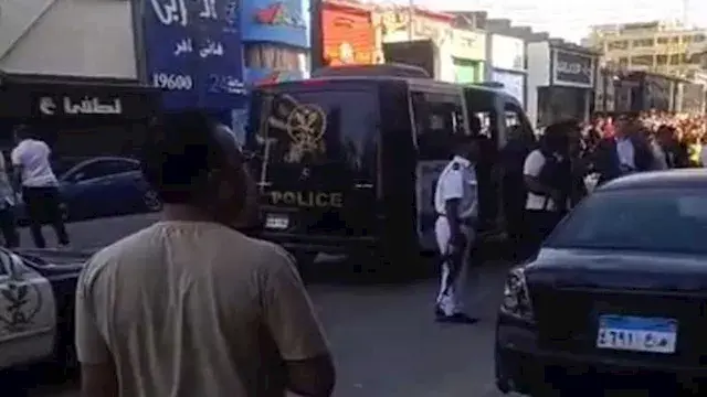 وأثناء تعامل قوات الشرطة معه،...