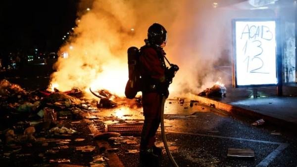 فرنسا تفرض حظر تجول جزئي لاحتواء موجة العنف
