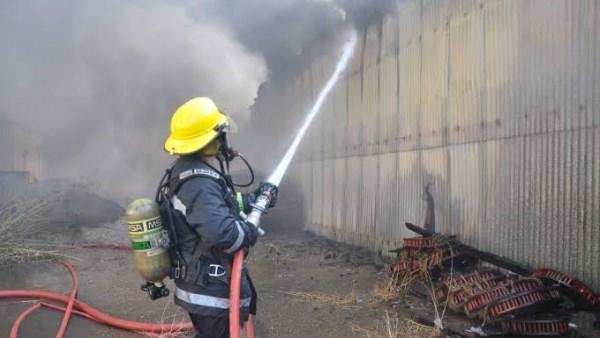 بدون إصابات.. السيطرة على حريق منزل في إحدى قرى المنيا