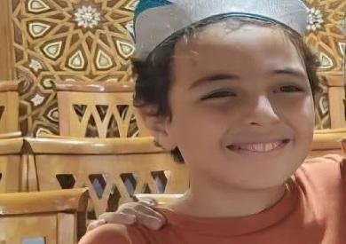 التصريح بدفن جثمان طفل لقى مصر...